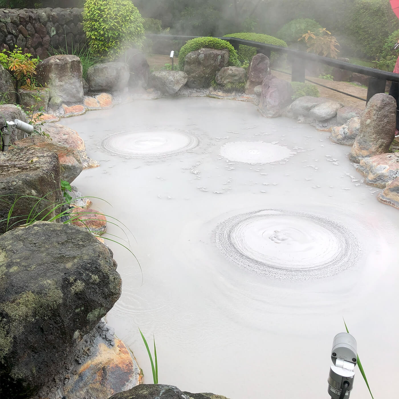 温泉が灰色に見えるbr坊主地獄